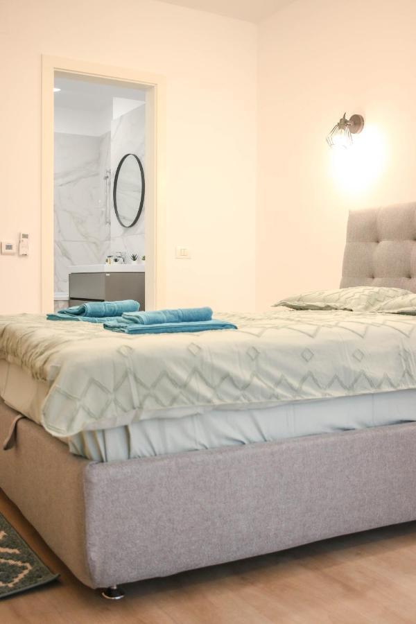 The Next Door Apartaments Bucarest Exterior foto